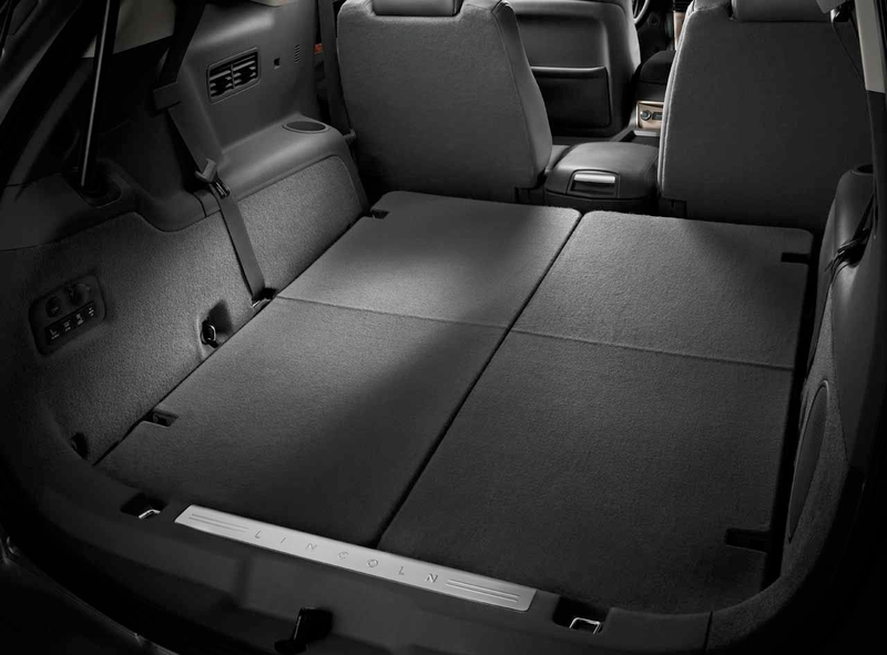 Illustration for article titled 2010 Lincoln MKT: Crossover For The Super-Segmented Masses